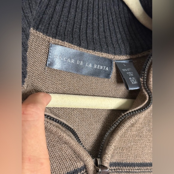 Oscar de la Renta‎ Tan Zip-Up Sweater with Black Pattern - Picture 3 of 4